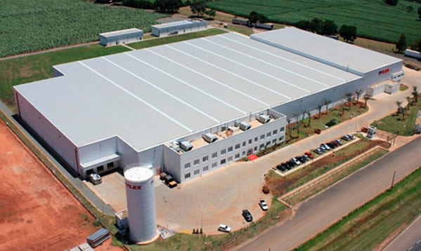 FLEX Colchões – Limeira, SP Gerenciamento da obra para a implantação da unidade em Limeira/SP - mais de 20.000m²de área construída, com capacidade de ampliação dentro de seus 40.000m²totais. Uma planta Lean, nova e mais tecnológica, voltada estrategicamente para a produção de colchões